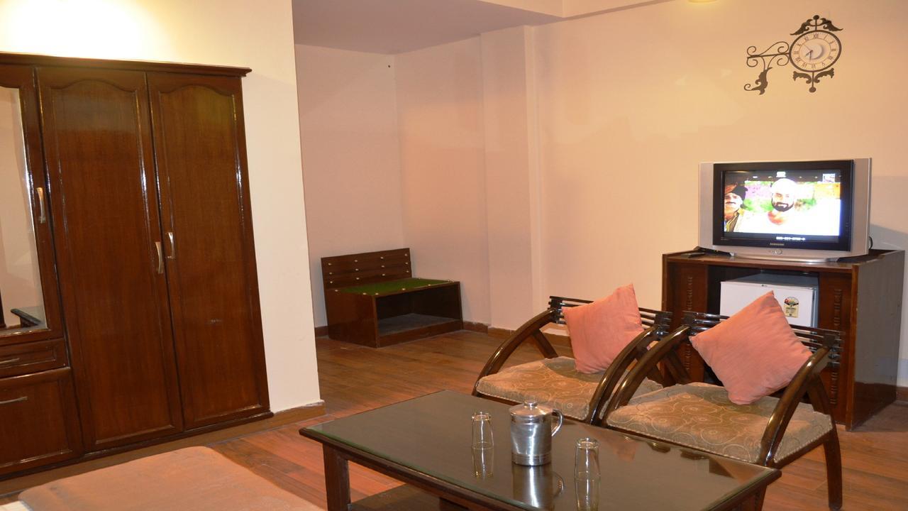 Oyo 19024 Majestic Oak Bush Hotel Mussoorie Eksteriør billede
