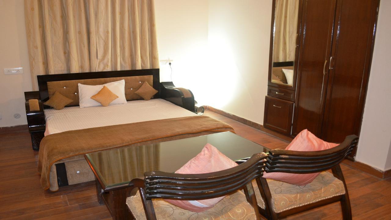 Oyo 19024 Majestic Oak Bush Hotel Mussoorie Eksteriør billede